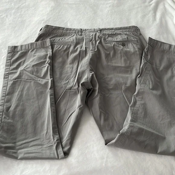 Jcrew, super light weight pants. Color:Light grey. Size: 34x34 - Picture 3 of 6